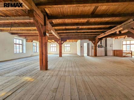 Prodej skladovací prostor, 2 000 m²