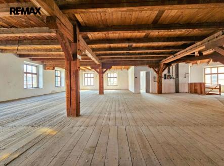 Prodej skladu, 2 000 m²