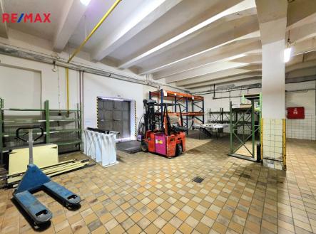 Prodej obchodní prostor, 550 m²