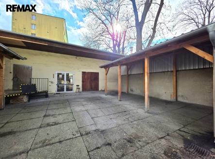 Pronájem obchodní prostor, 550 m²