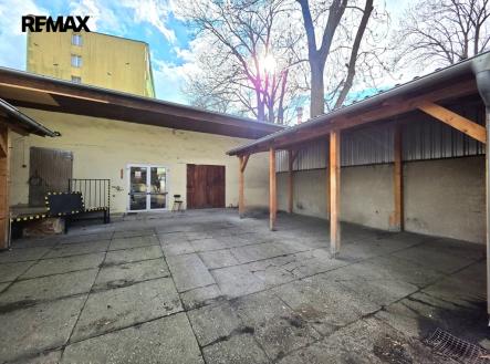 Pronájem obchodní prostor, 550 m²