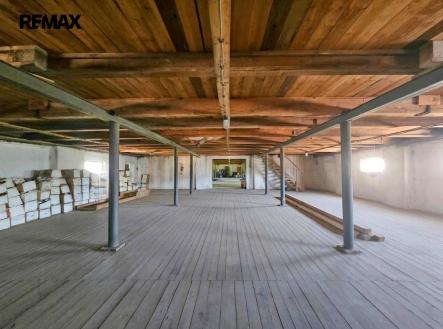 Prodej skladu, 1 200 m²