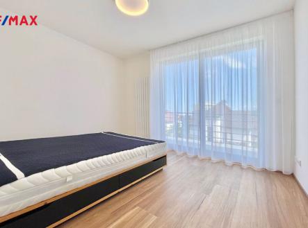 Pronájem bytu, 4+kk, 77 m²