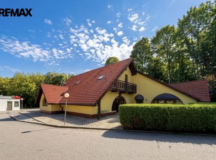 Prodej hotel, 450 m²