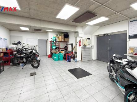 Pronájem obchodní prostor, 344 m²