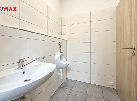 Pronájem obchodní prostor, 1 350 m²