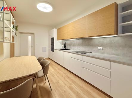 Pronájem bytu, 1+1, 58 m²