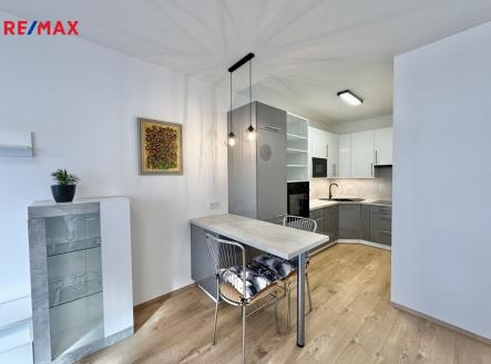 Pronájem bytu, 2+kk, 44 m²