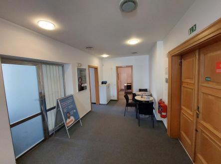 Pronájem kanceláře, 260 m²
