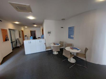 Pronájem kanceláře, 260 m²