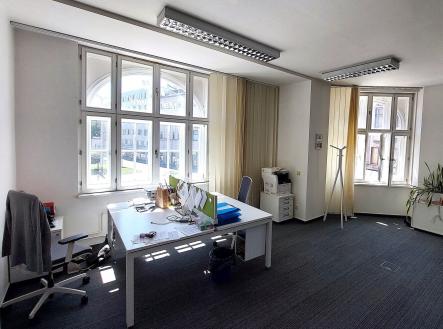 Pronájem kanceláře, 72 m²