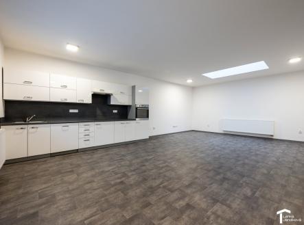 Pronájem bytu, 2+kk, 82 m²