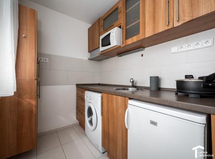 Pronájem bytu, 1+kk, 27 m²