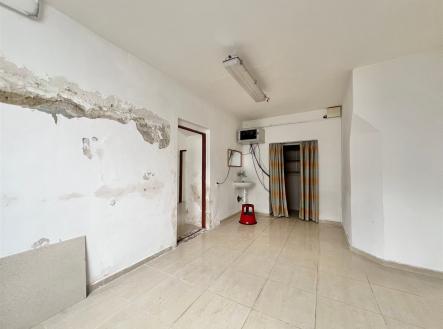 Pronájem obchodní prostor, 735 m²