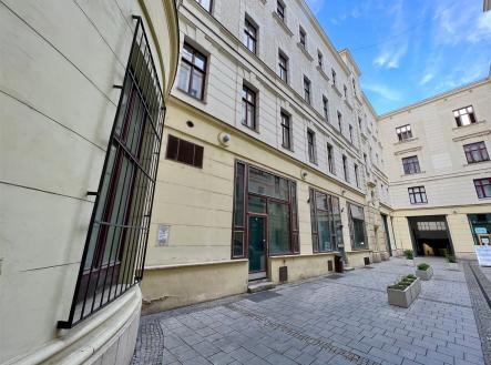 Pronájem obchodní prostor, 295 m²