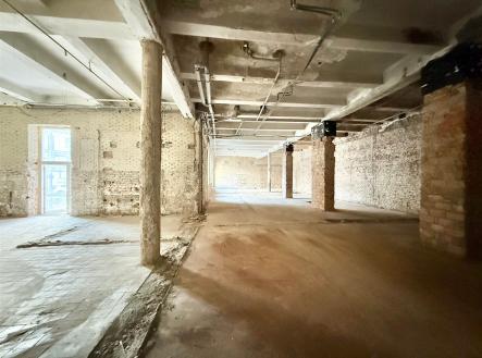 Pronájem skladovací prostor, 1 000 m²