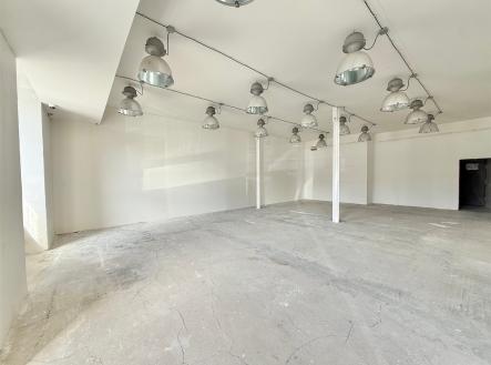 Pronájem obchodní prostor, 400 m²
