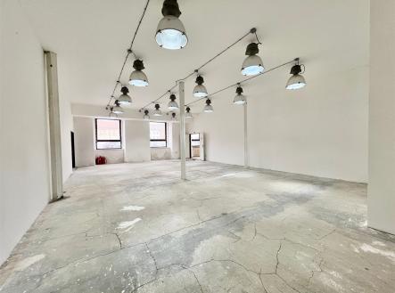 Pronájem kanceláře, 200 m²