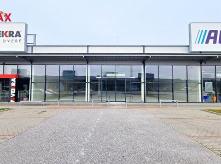 Pronájem obchodní prostor, 476 m²