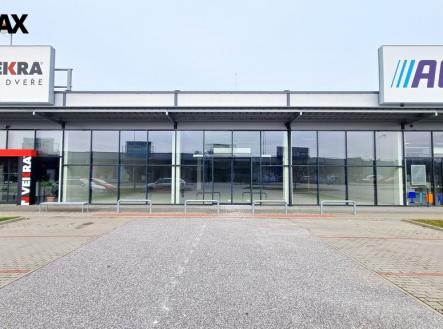 Pronájem obchodní prostor, 476 m²