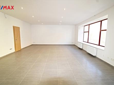 Pronájem - obchodní prostor, 63 m²