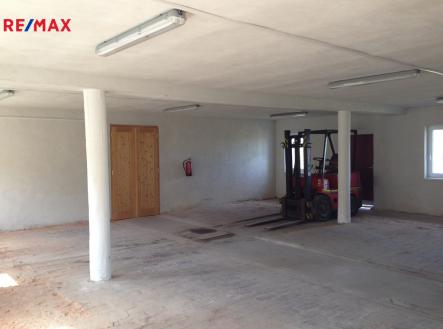 Pronájem - skladovací prostor, 182 m²