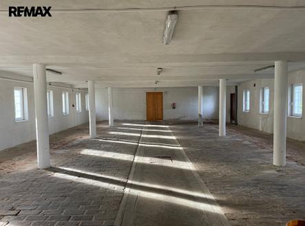 Pronájem skladovací prostor, 182 m²