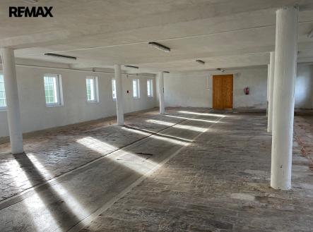 Pronájem skladovací prostor, 182 m²