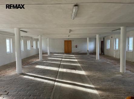 Pronájem skladovací prostor, 182 m²