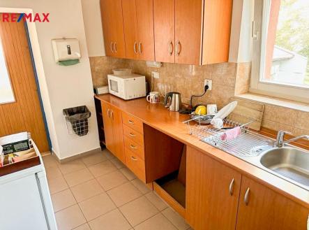 Pronájem kanceláře, 210 m²