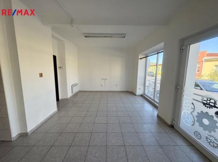 Pronájem obchodní prostor, 74 m²