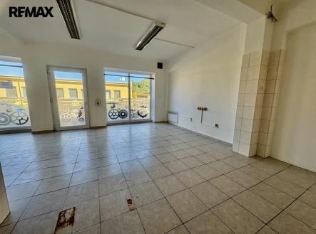 Pronájem obchodní prostor, 74 m²