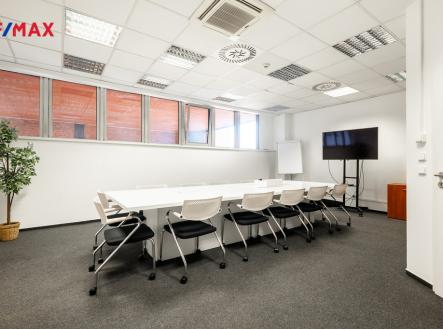 Pronájem kanceláře, 694 m² obrázek