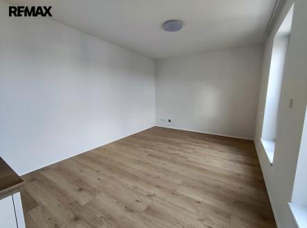 Pronájem bytu, 1+kk, 37 m²
