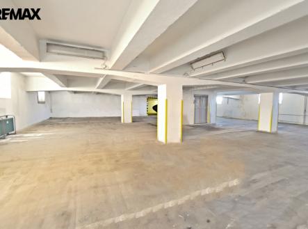 Pronájem skladovací prostor, 303 m²