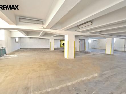 Pronájem skladovací prostor, 303 m²
