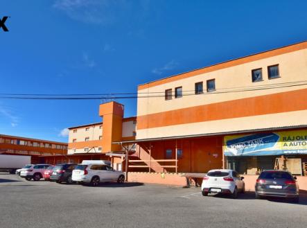 Pronájem skladu, 303 m²