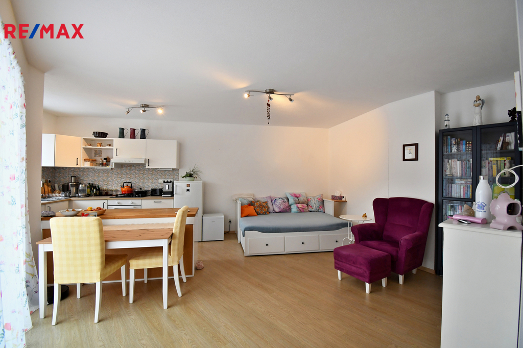 KOJ S KUCHYŇSKÝM KOUTEM