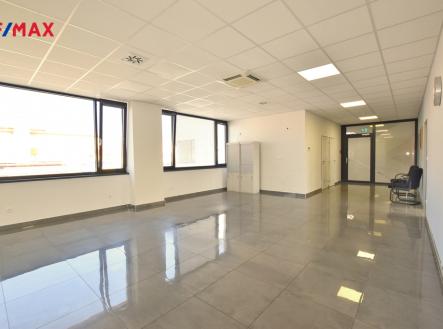 Pronájem kanceláře, 252 m²