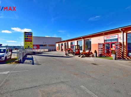 Pronájem obchodní prostor, 680 m²