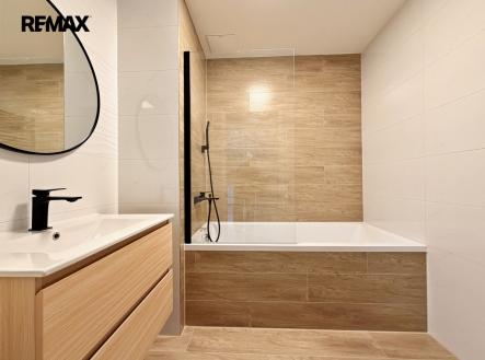 Pronájem bytu, 3+kk, 80 m²