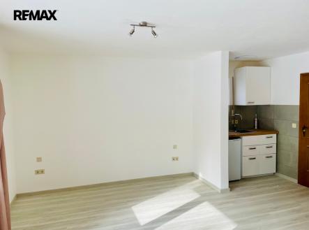 Pronájem bytu, 1+kk, 29 m²