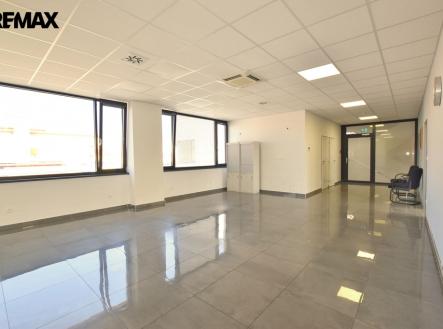 Pronájem kanceláře, 252 m²