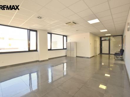 Pronájem kanceláře, 252 m²
