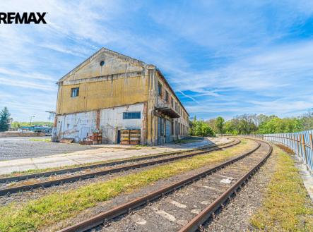 Pronájem skladovací prostor, 1 000 m²