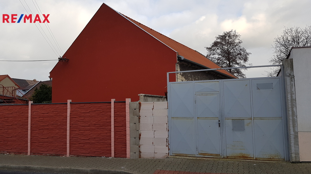 Pohled z ulice, vjezd