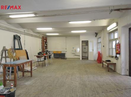 Pronájem výrobní prostor, 400 m²