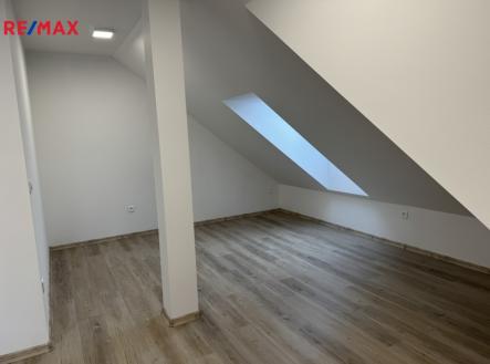 Pronájem bytu, 1+kk, 32 m²