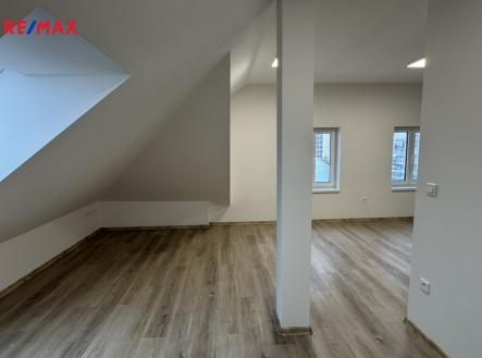 Pronájem bytu, 1+kk, 32 m²