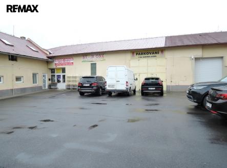 Pronájem obchodní prostor, 420 m²